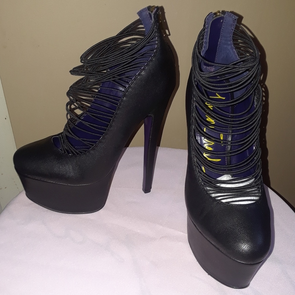 NEW London Trash Black Stilettos Heels Size 6.5 - Picture 2 of 4